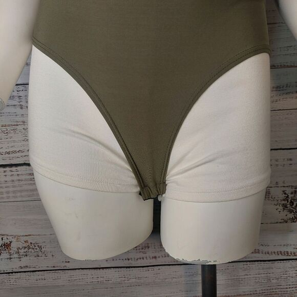 Fashion Nova Medium Womans Bodysuit Green - Picture 4 of 8